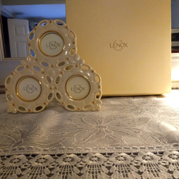 Lenox cluster frame - Picture 1 of 3